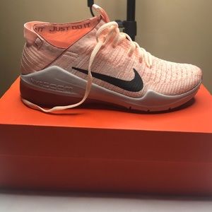 Nike women’s Air Zoom Fearless Fk 2